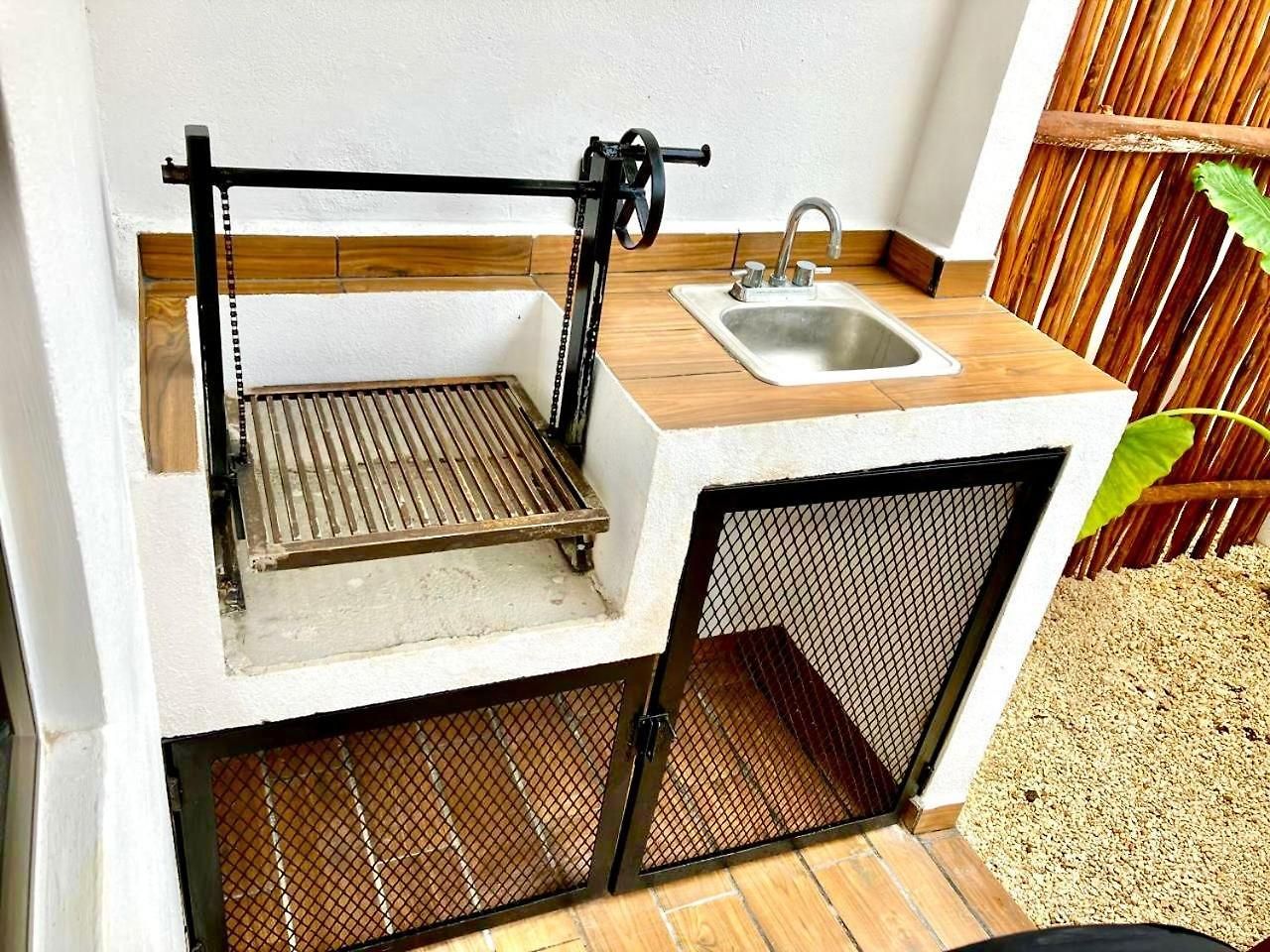 Chic 2br Condo, Private Jacuzzi And 2 Free Bikes
