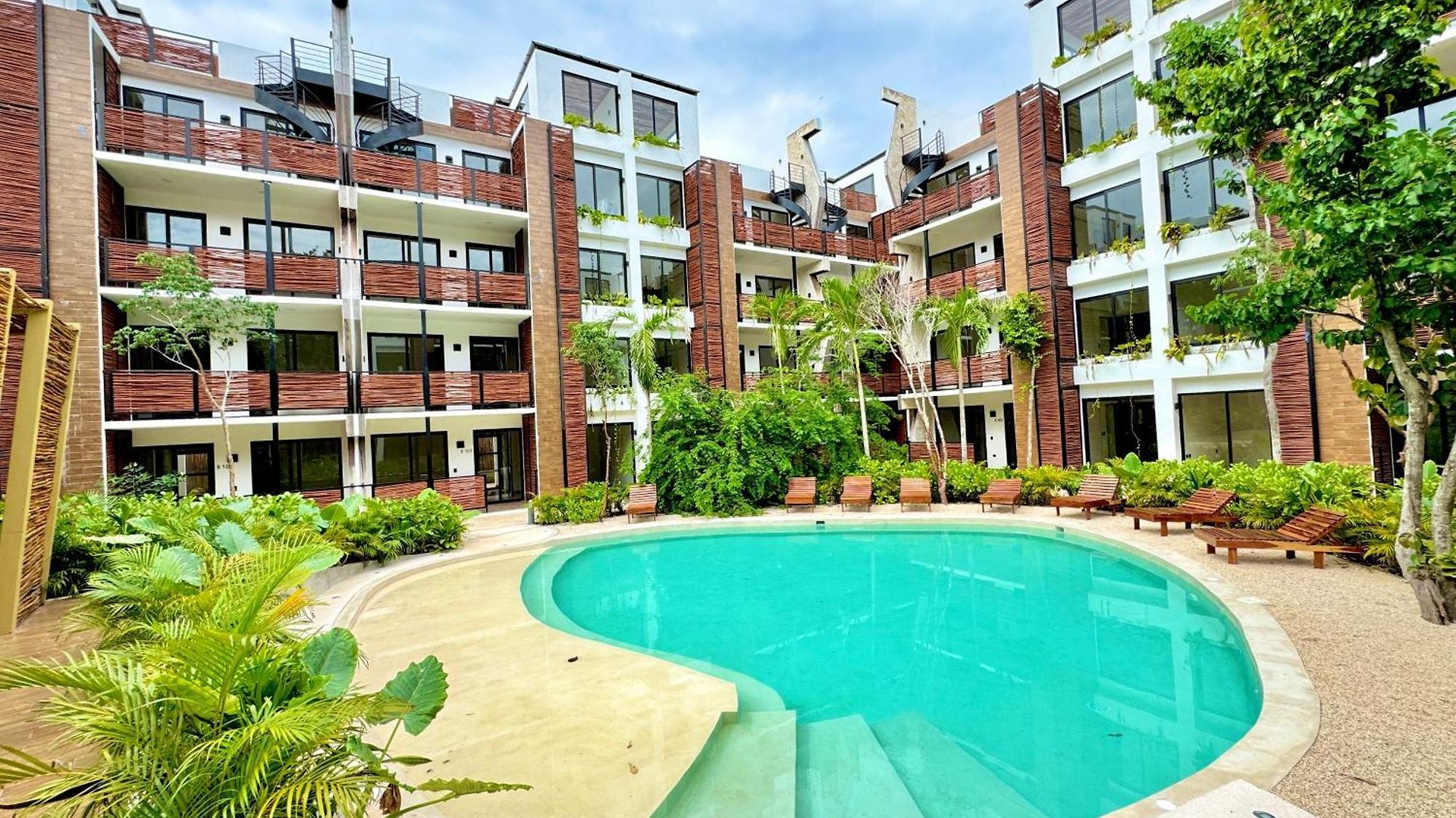 Apartment Chic 2br Condo, Private Jacuzzi And 2 Free Bikes