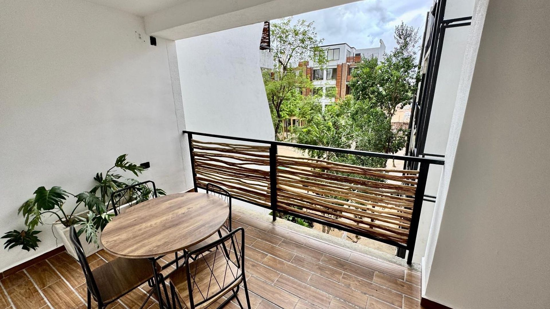 Chic 2br Condo, Private Jacuzzi And 2 Free Bikes Apartment *