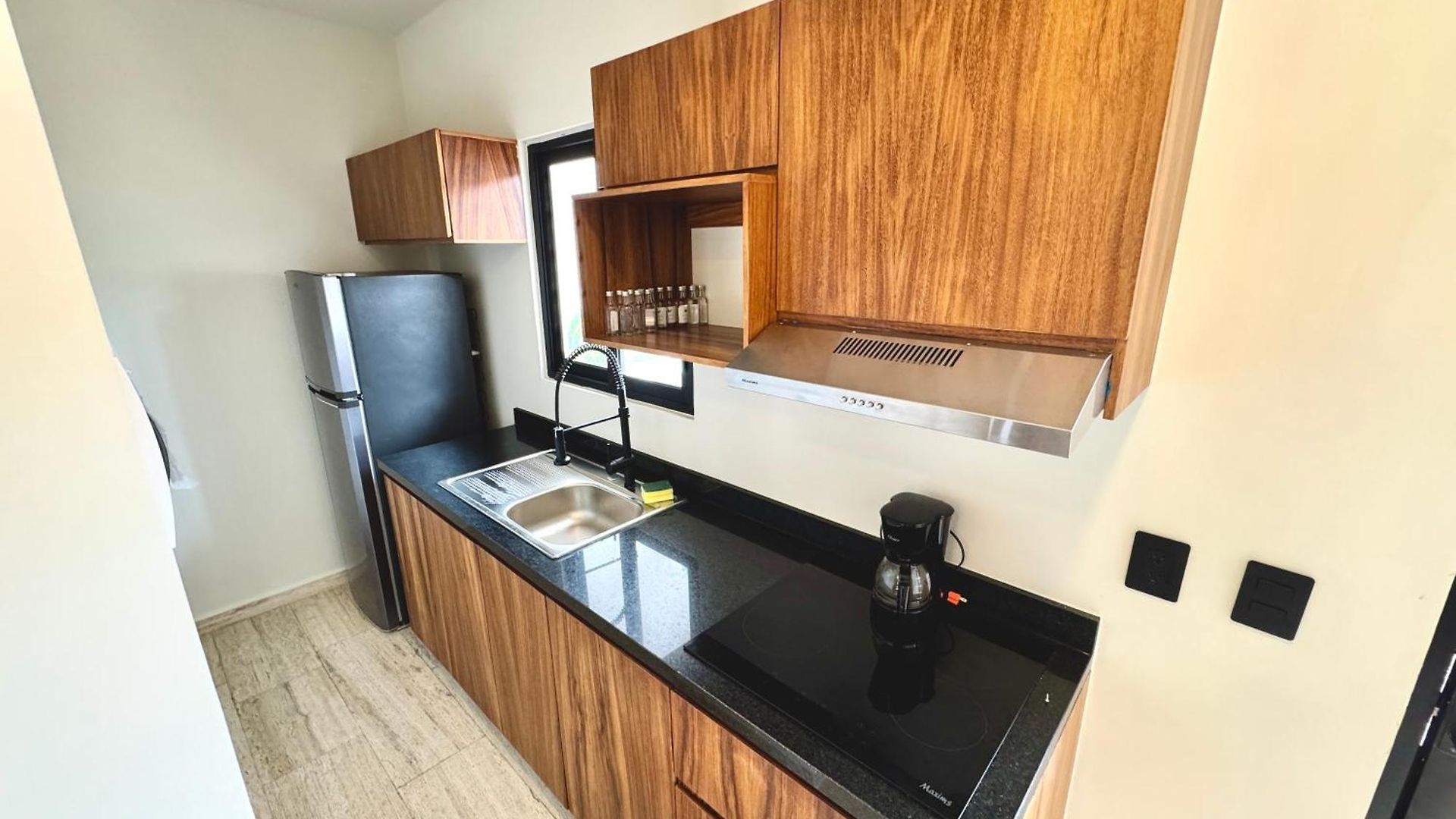 Apartment Chic 2br Condo, Private Jacuzzi And 2 Free Bikes *