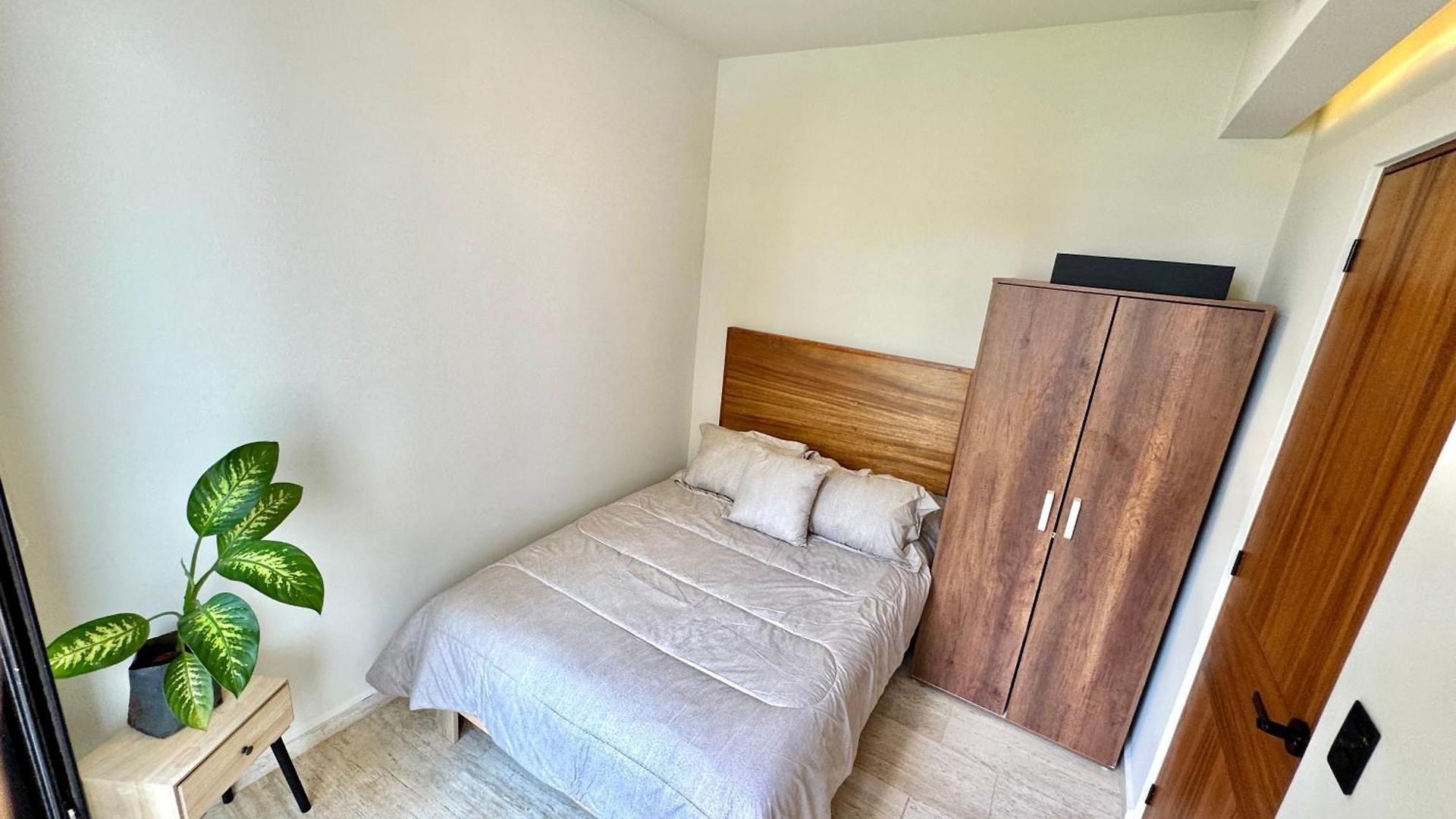 Chic 2br Condo, Private Jacuzzi And 2 Free Bikes *