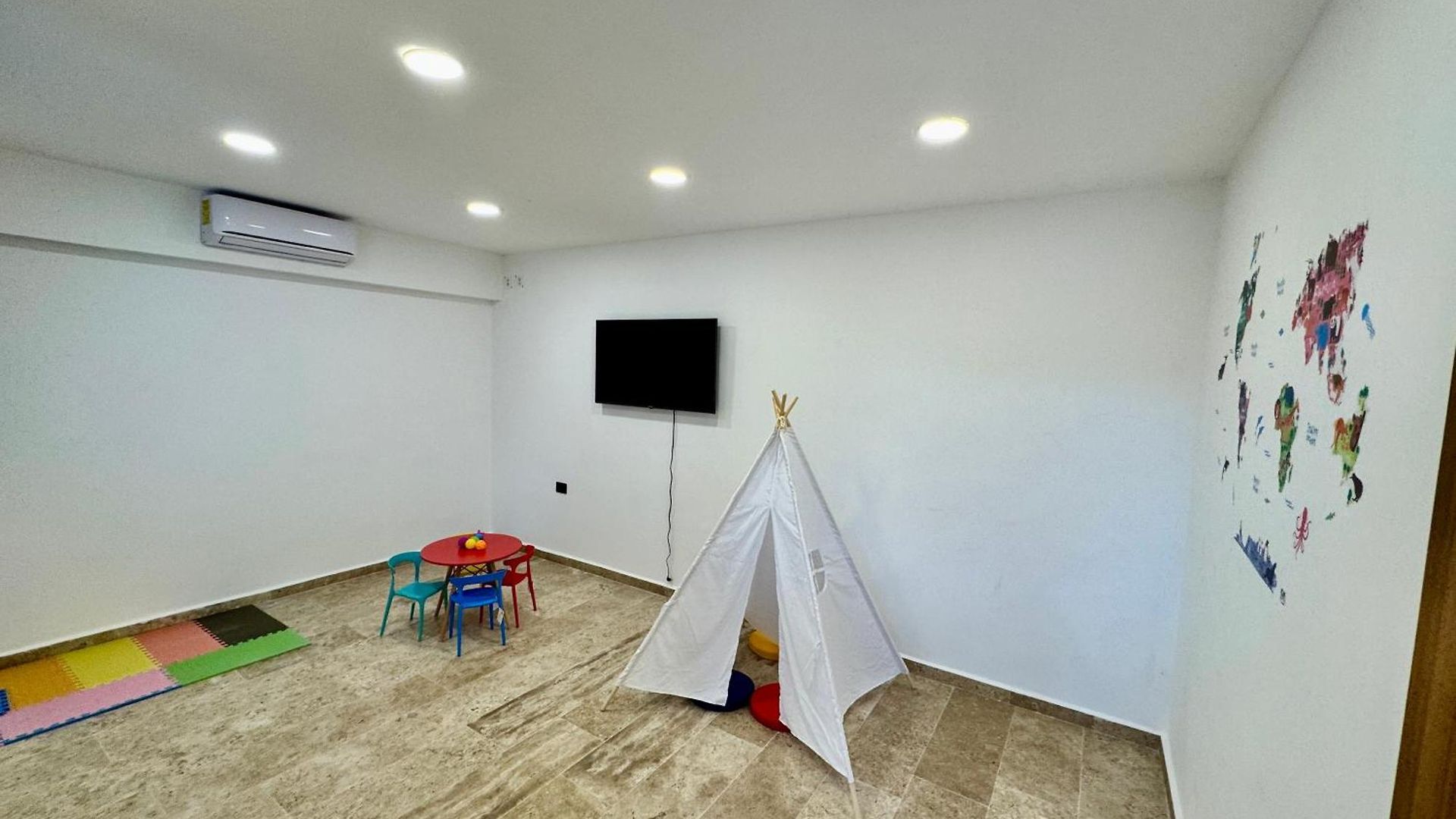Chic 2br Condo, Private Jacuzzi And 2 Free Bikes Apartment