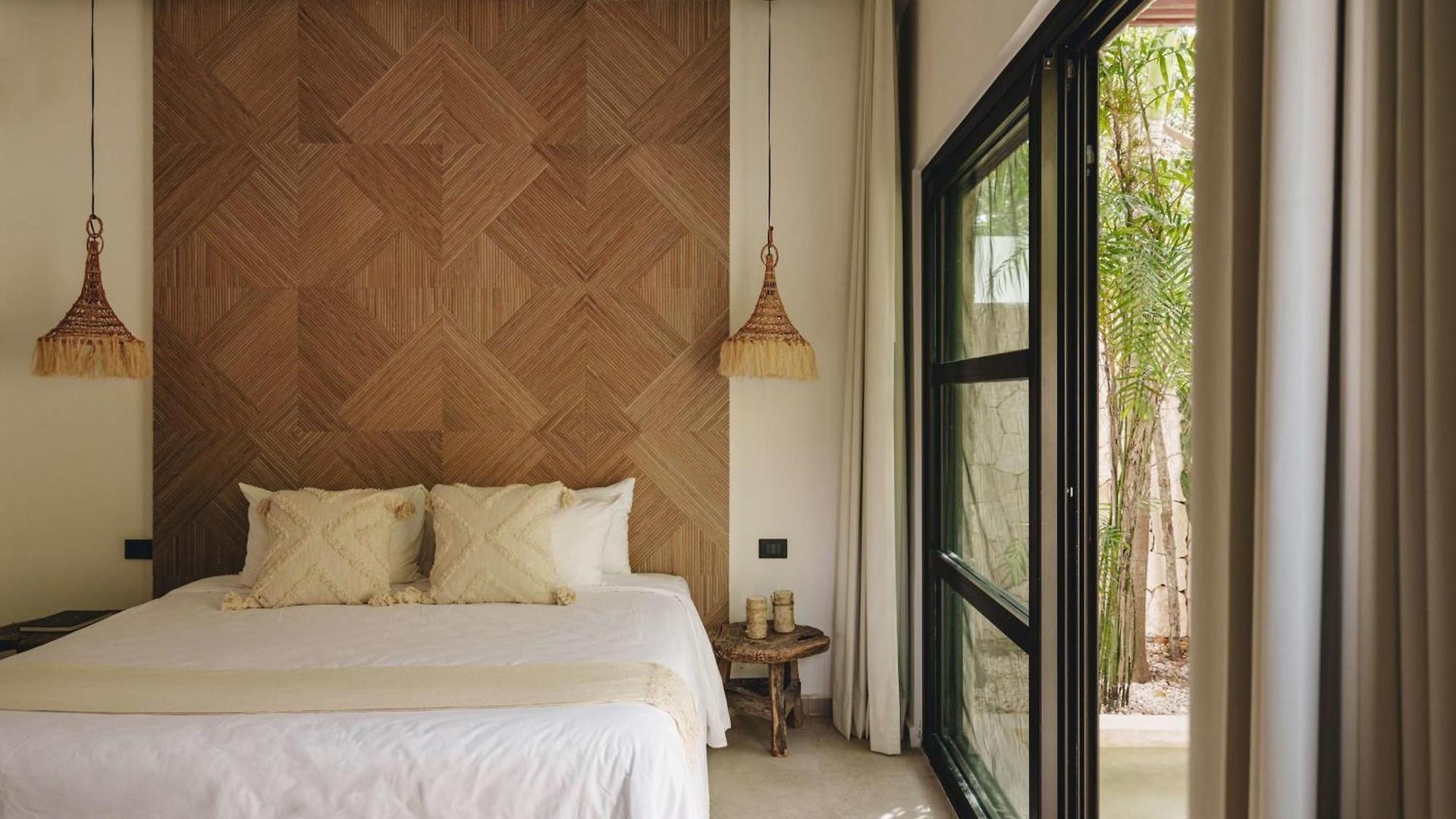 Elegant 4 Bedroom Villa, Gated Access & Personalized Concierge *