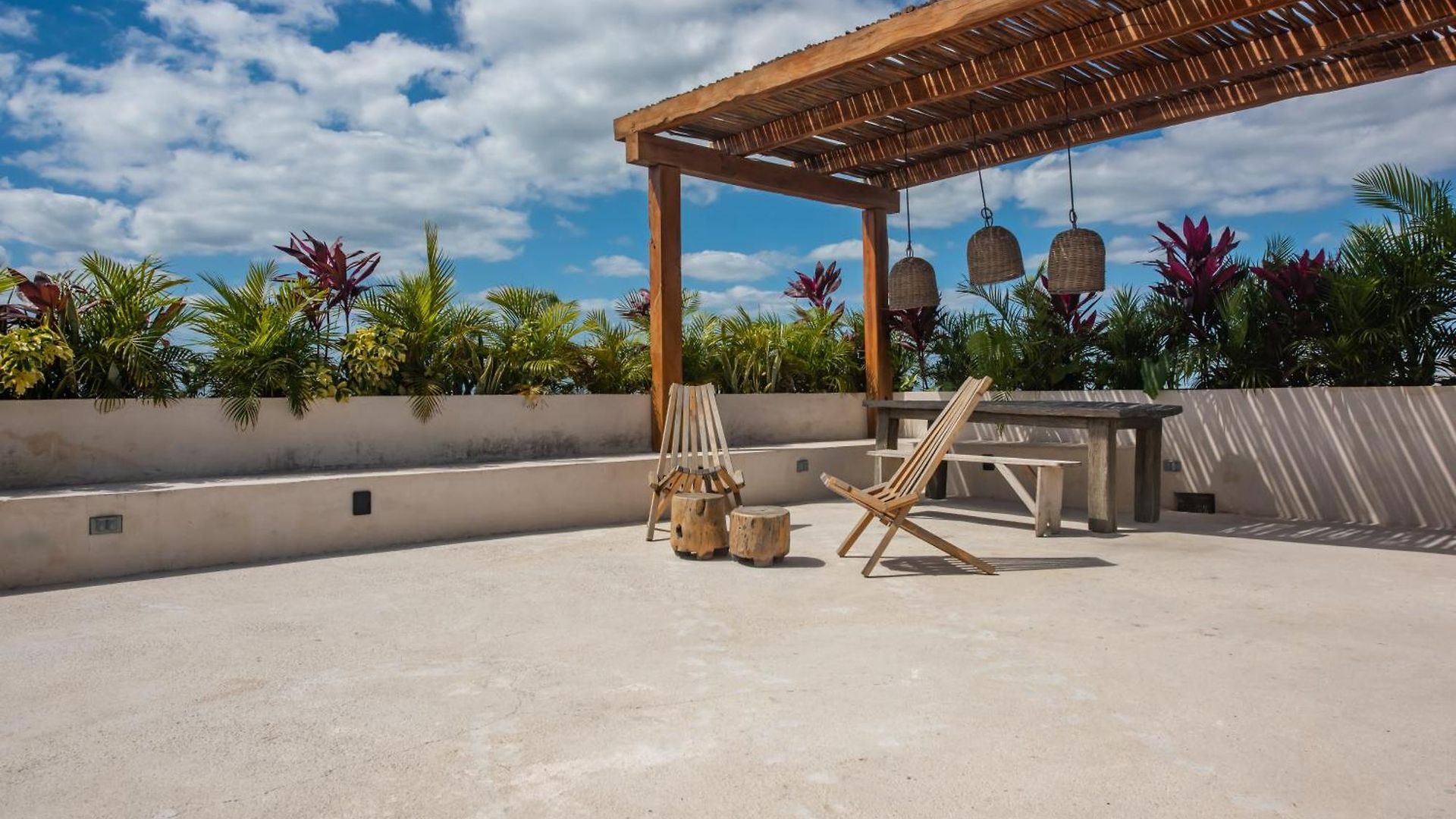 Bright 2br Loft With Rooftop Pool In Downtown Location *