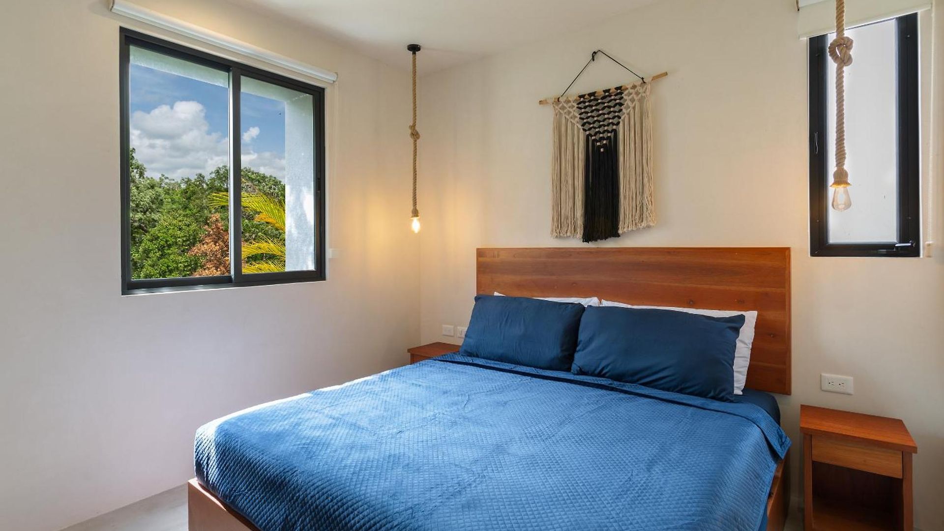 Luxury Near 10 Px Villa