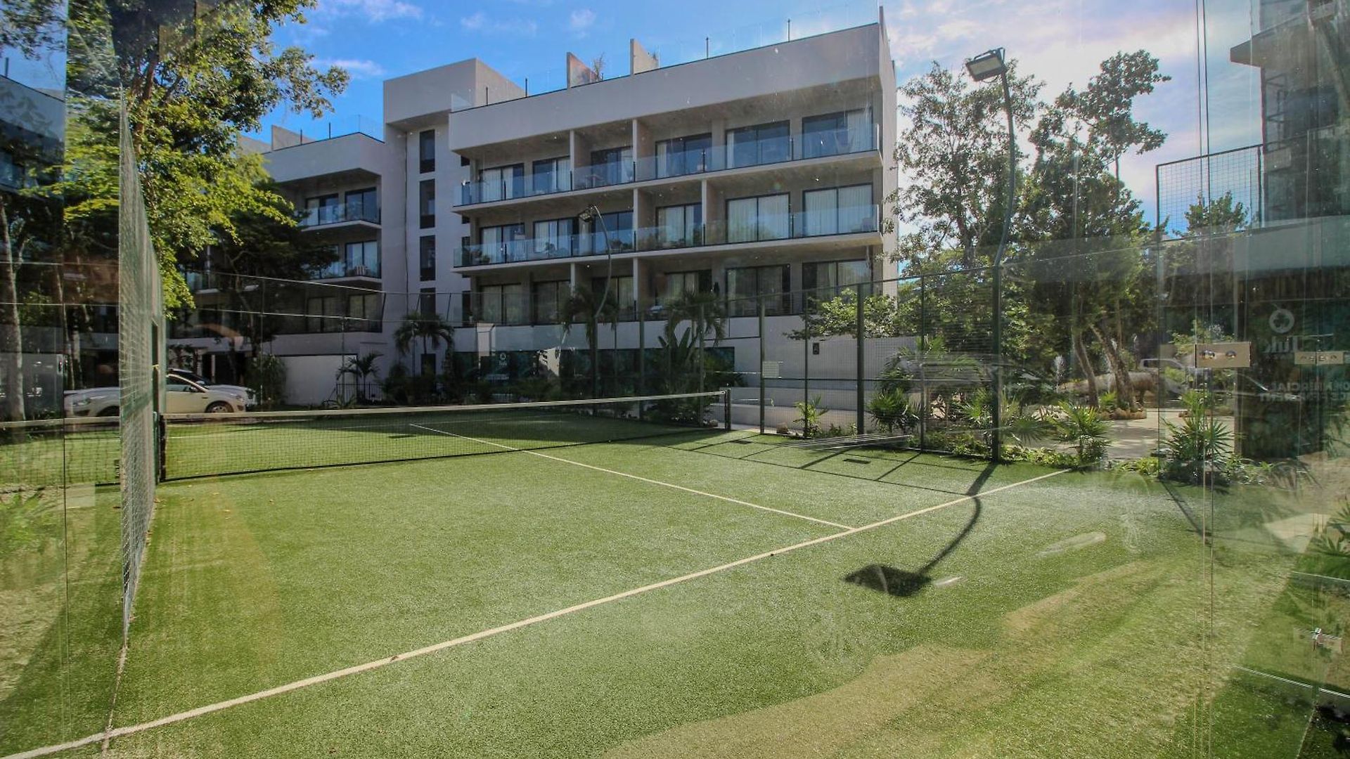Luxury With Rooftop Pool In Location *
