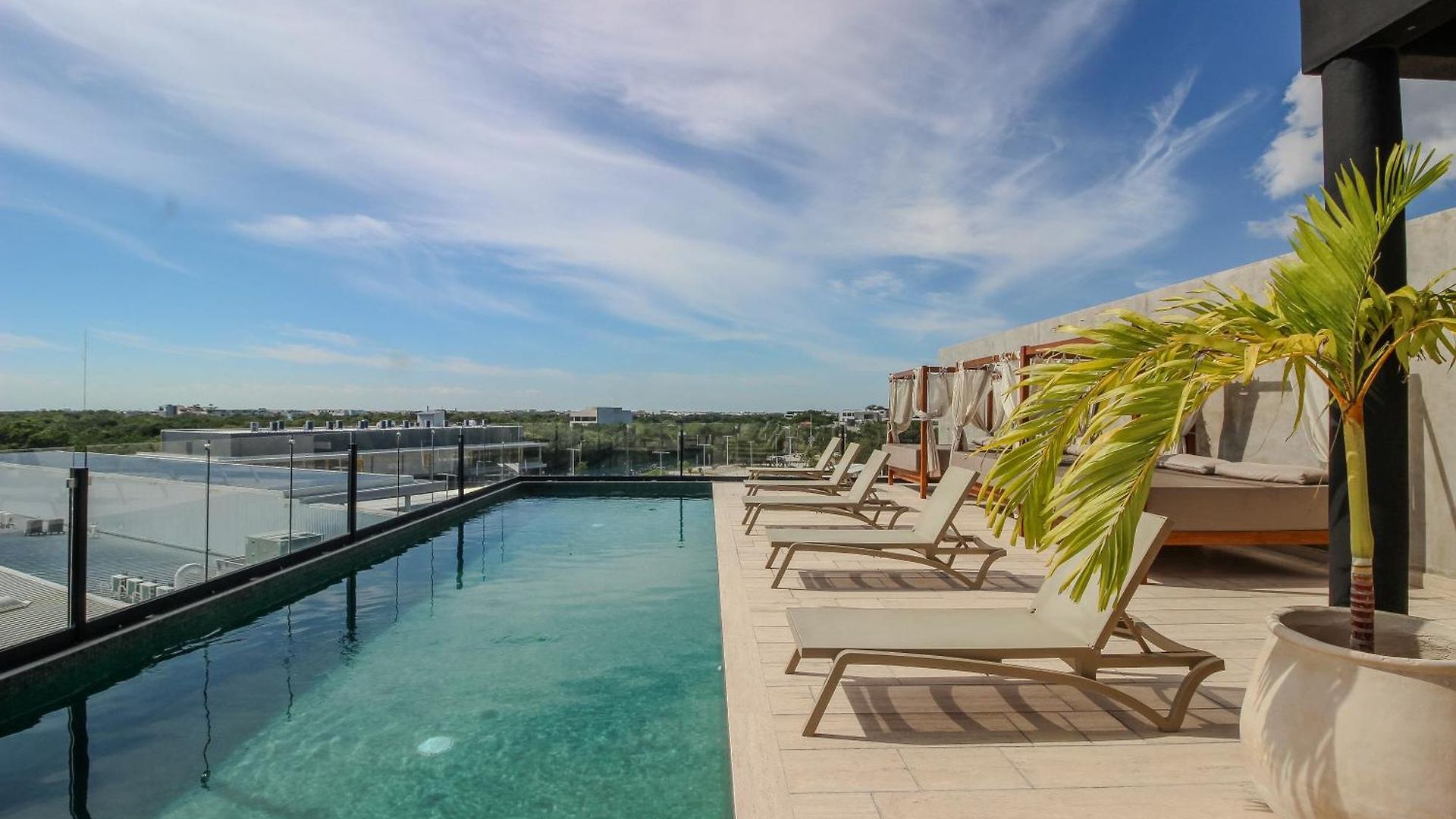 Luxury With Rooftop Pool In Location Apartment *