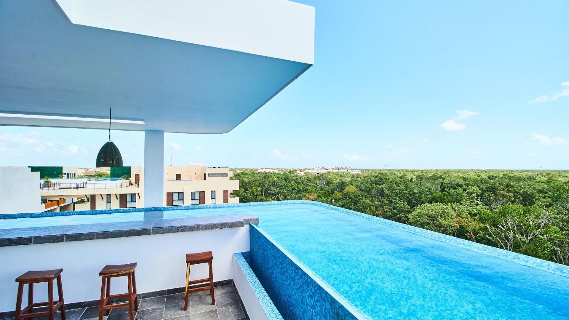 Luxury 2 Story Penthouse With Private Pool, Gym & Rooftop Apartamento