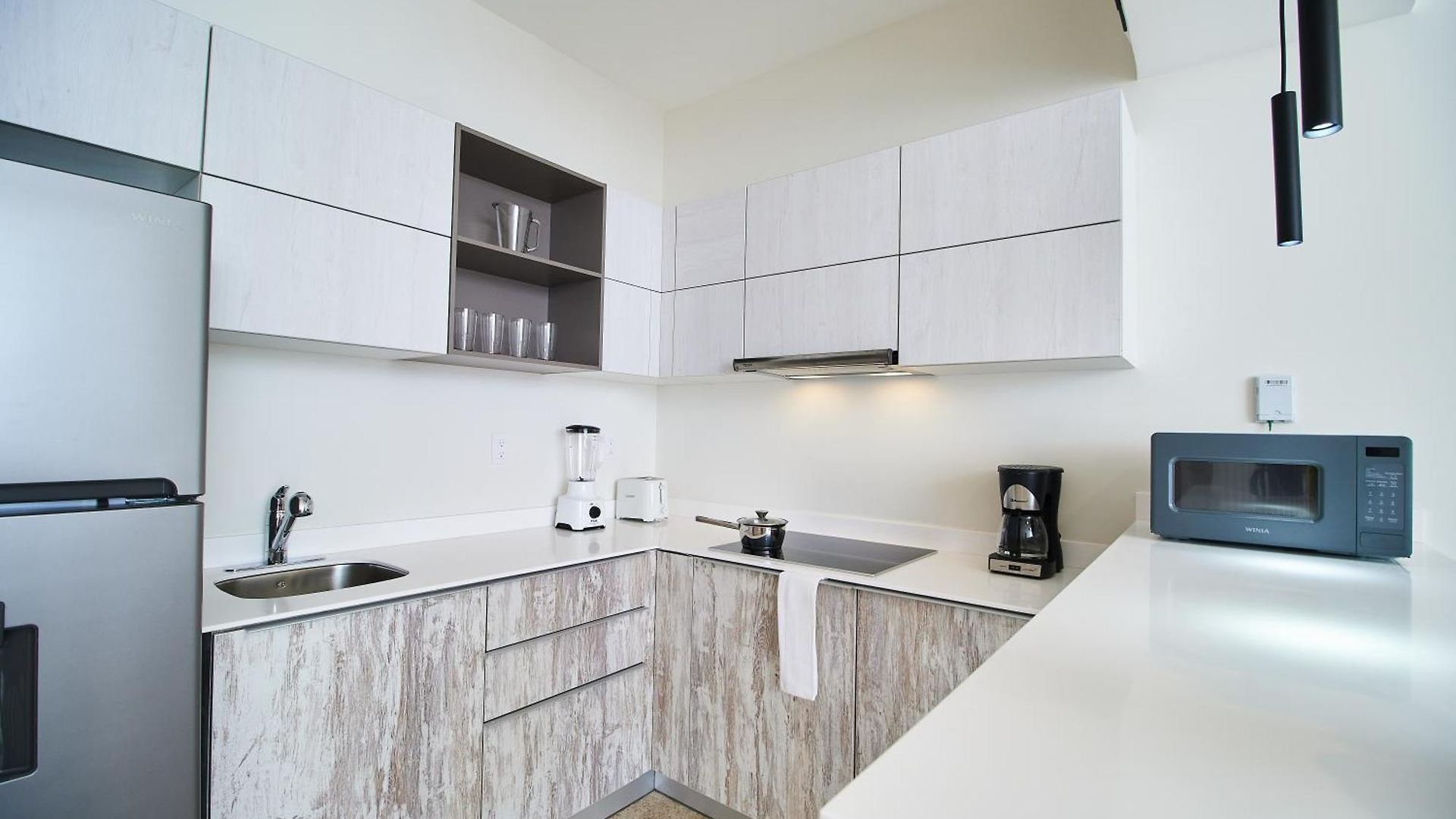 Luxury 2 Story Penthouse With Private Pool, Gym & Rooftop