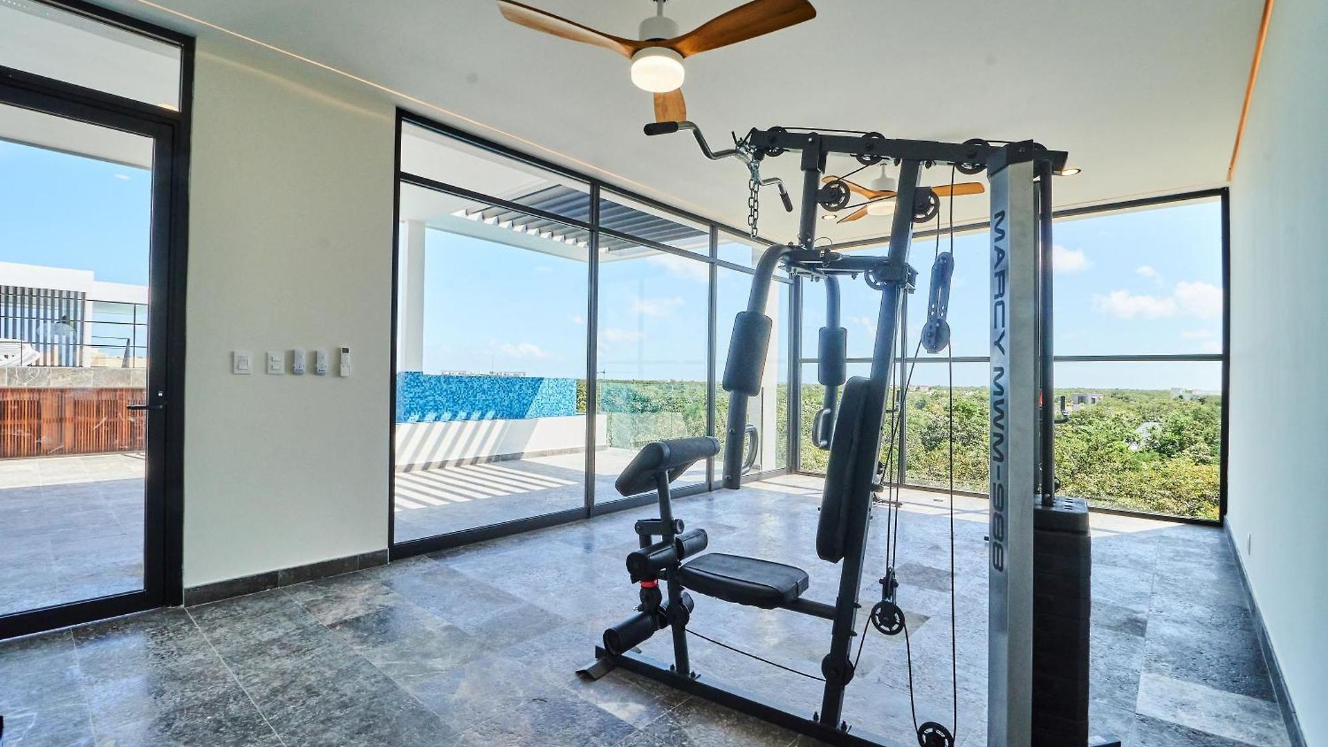 Luxury 2 Story Penthouse With Private Pool, Gym & Rooftop *
