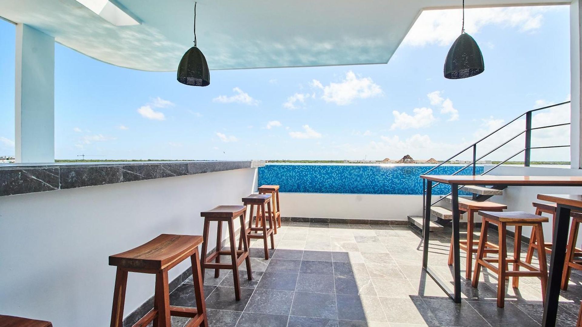 Luxury 2 Story Penthouse With Private Pool, Gym & Rooftop