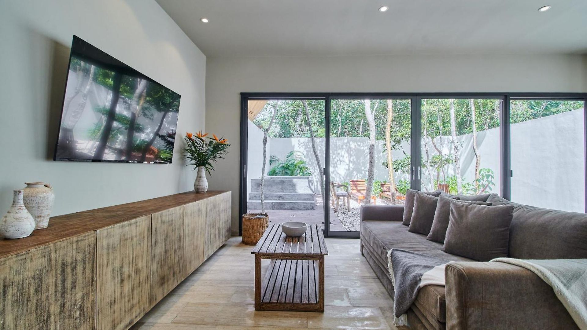 Luxury With 2 Pools, Open Terraces And Sun Deck Villa *