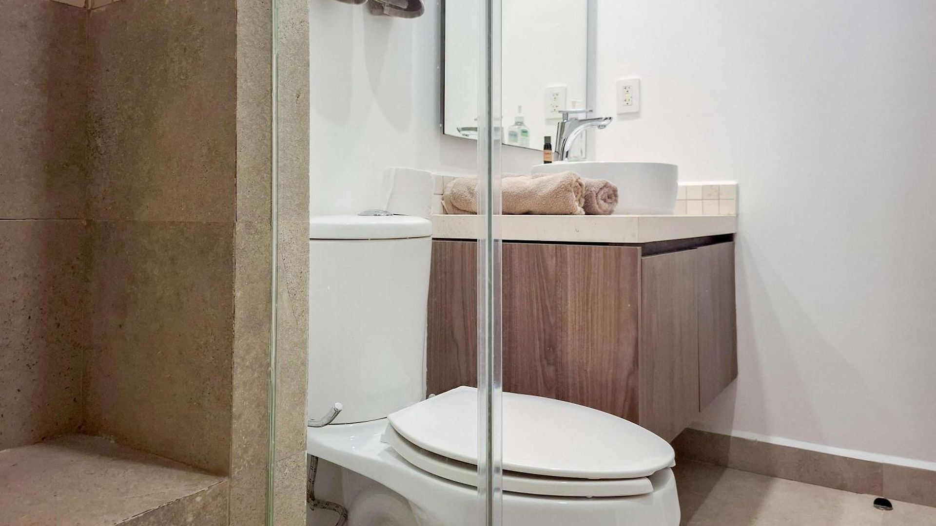 Apartamento Modern With 2 Bdr Gym & Pool