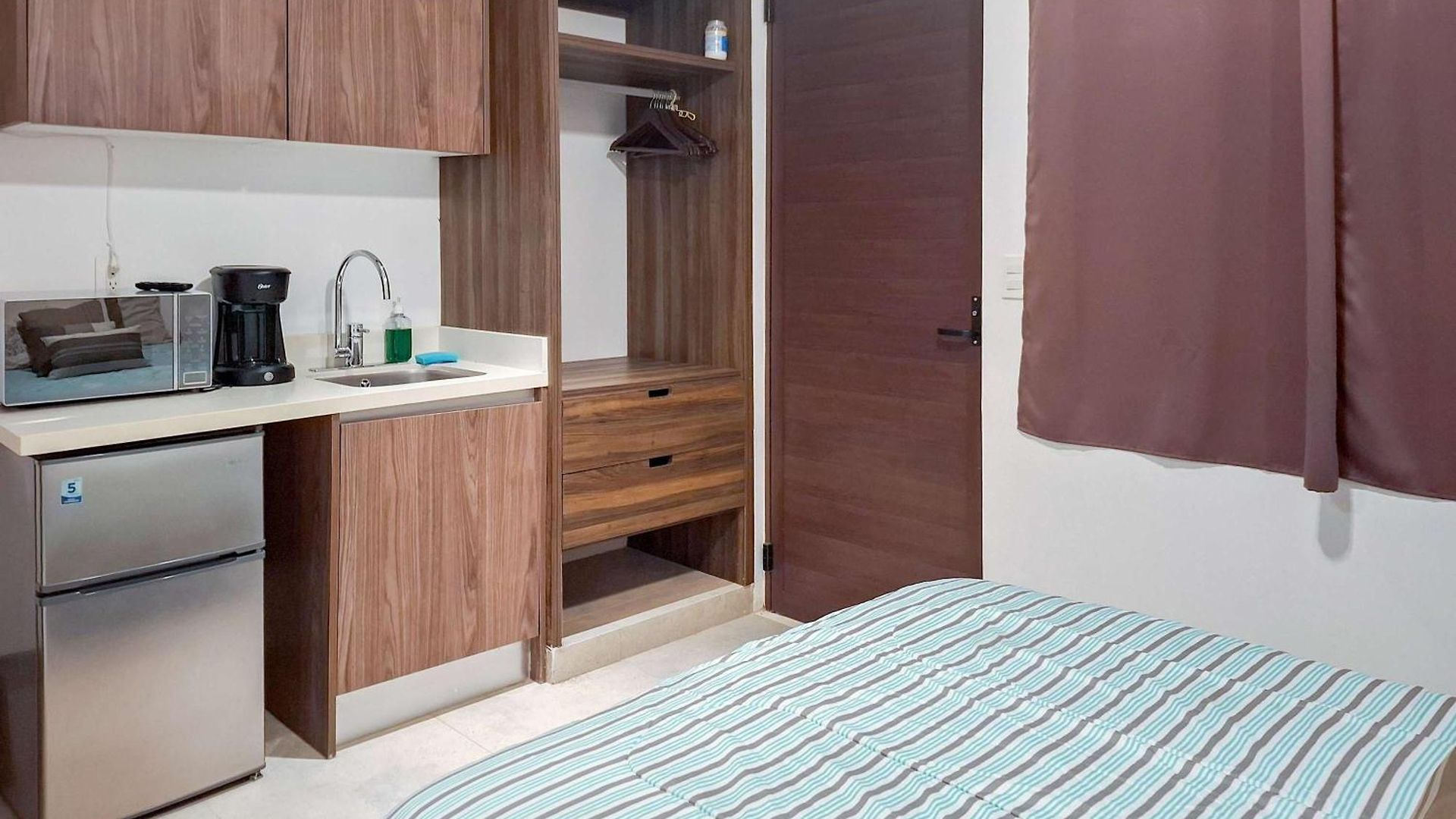 Modern With 2 Bdr Gym & Pool