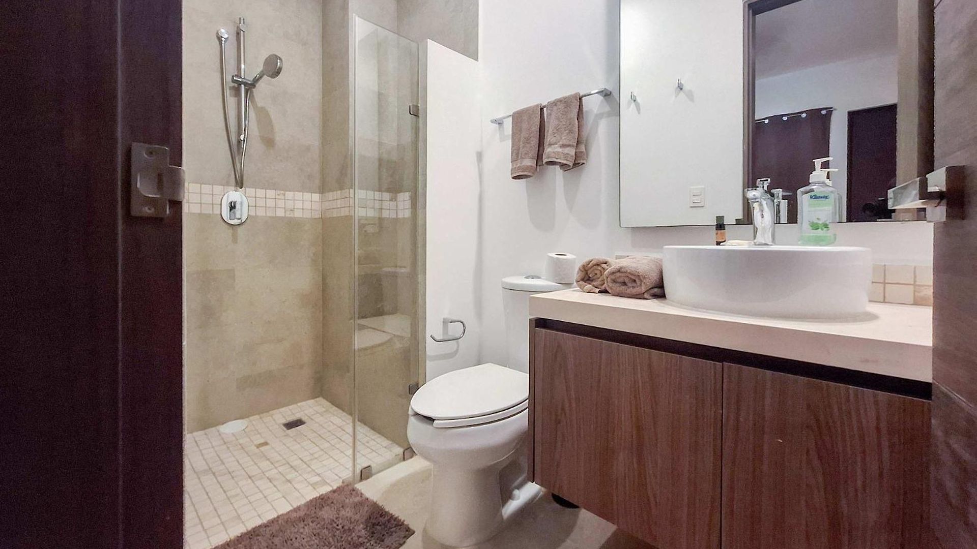 Modern With 2 Bdr Gym & Pool *