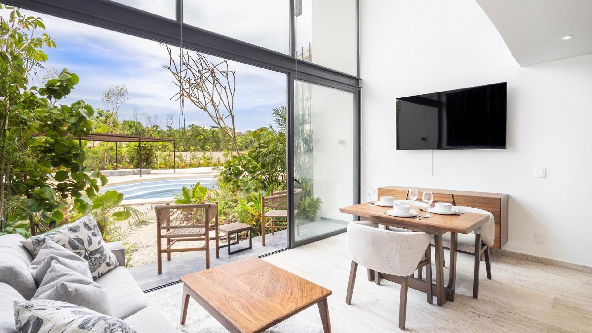Apartment Mistiq Gardens 2