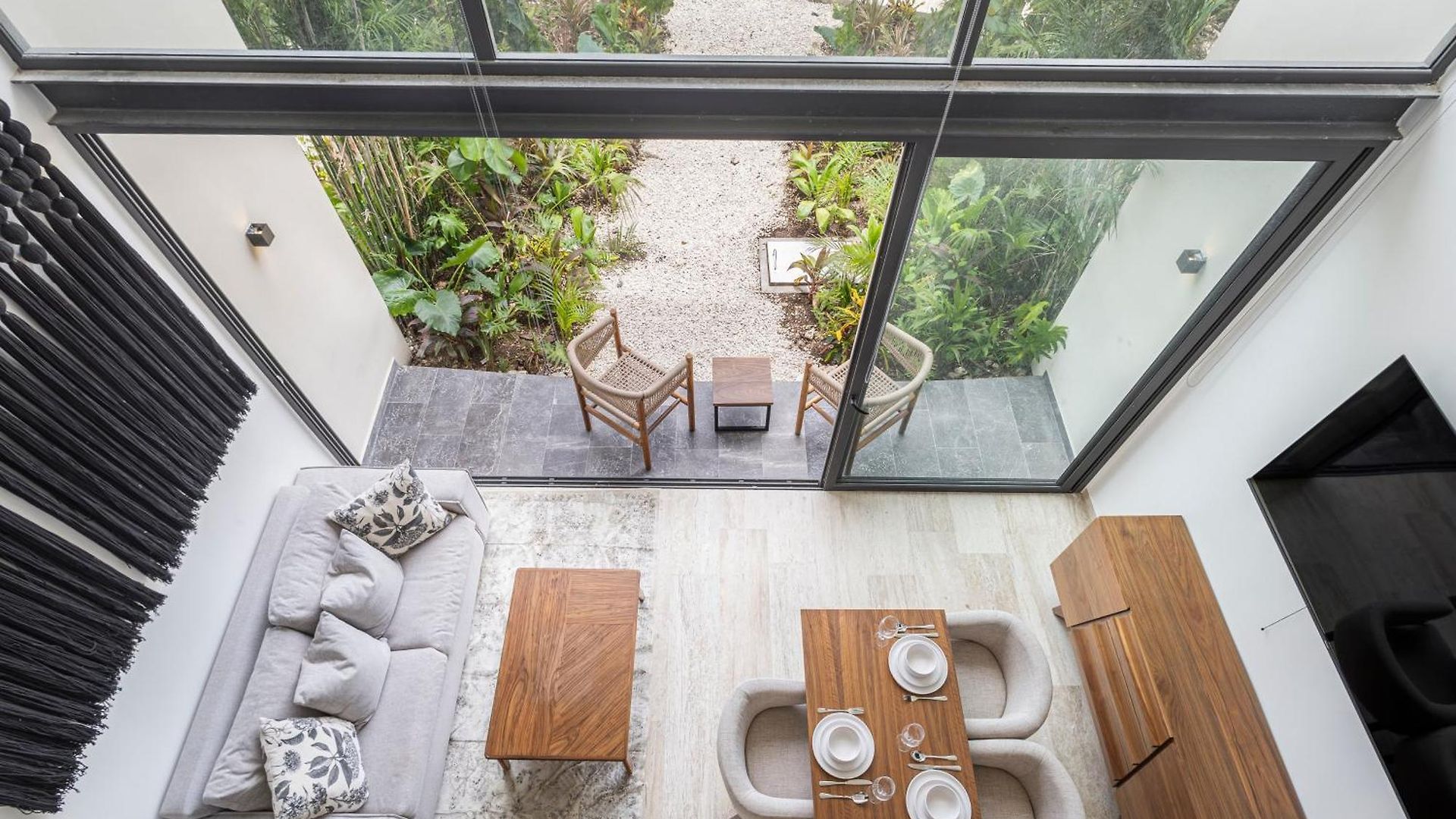 Mistiq Gardens 2 Apartment *