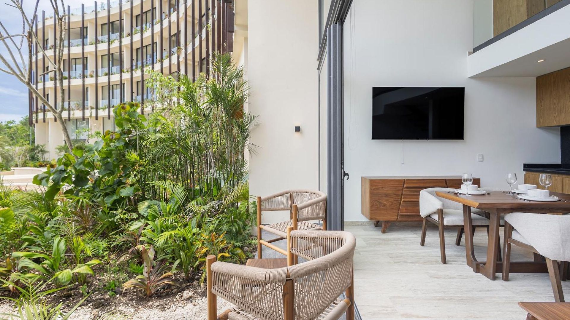 Mistiq Gardens 2 *