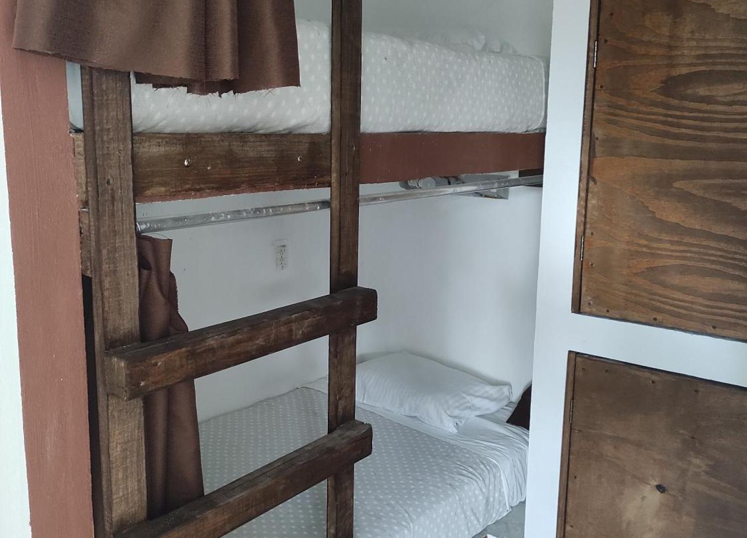 Hostel The - Food, Drinks And Transportation To The And Cenotes