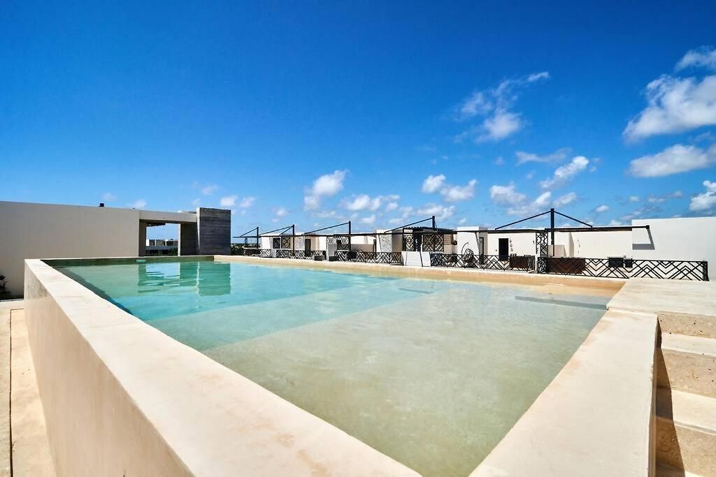 Escape - Stylish Pool, Gym & Parking Apartment *
