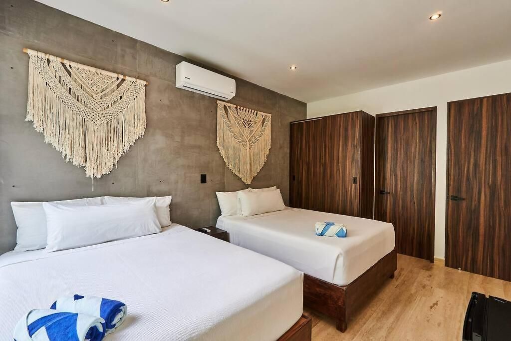 Escape - Stylish Pool, Gym & Parking Apartment *