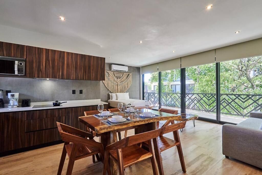 Escape - Stylish Pool, Gym & Parking Apartment