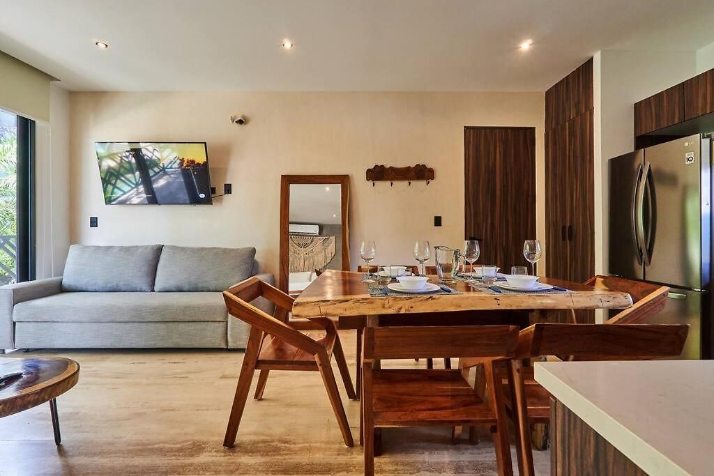 Escape - Stylish Pool, Gym & Parking *