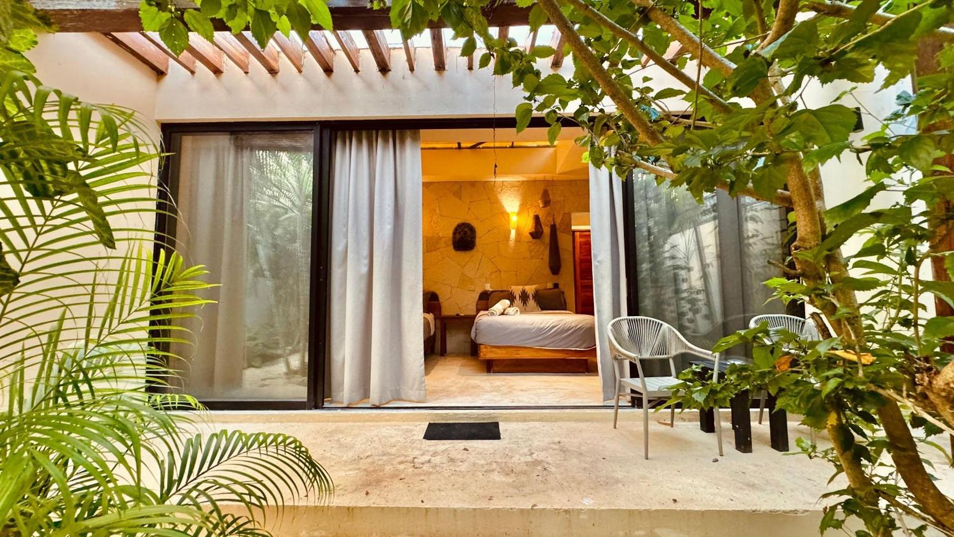 Hotel Starfit Boutique Beachclub, & Gym Included