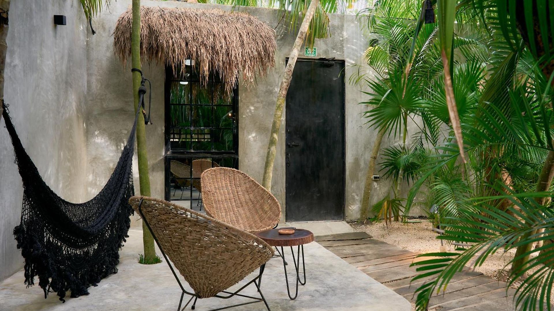 Amor Rooms