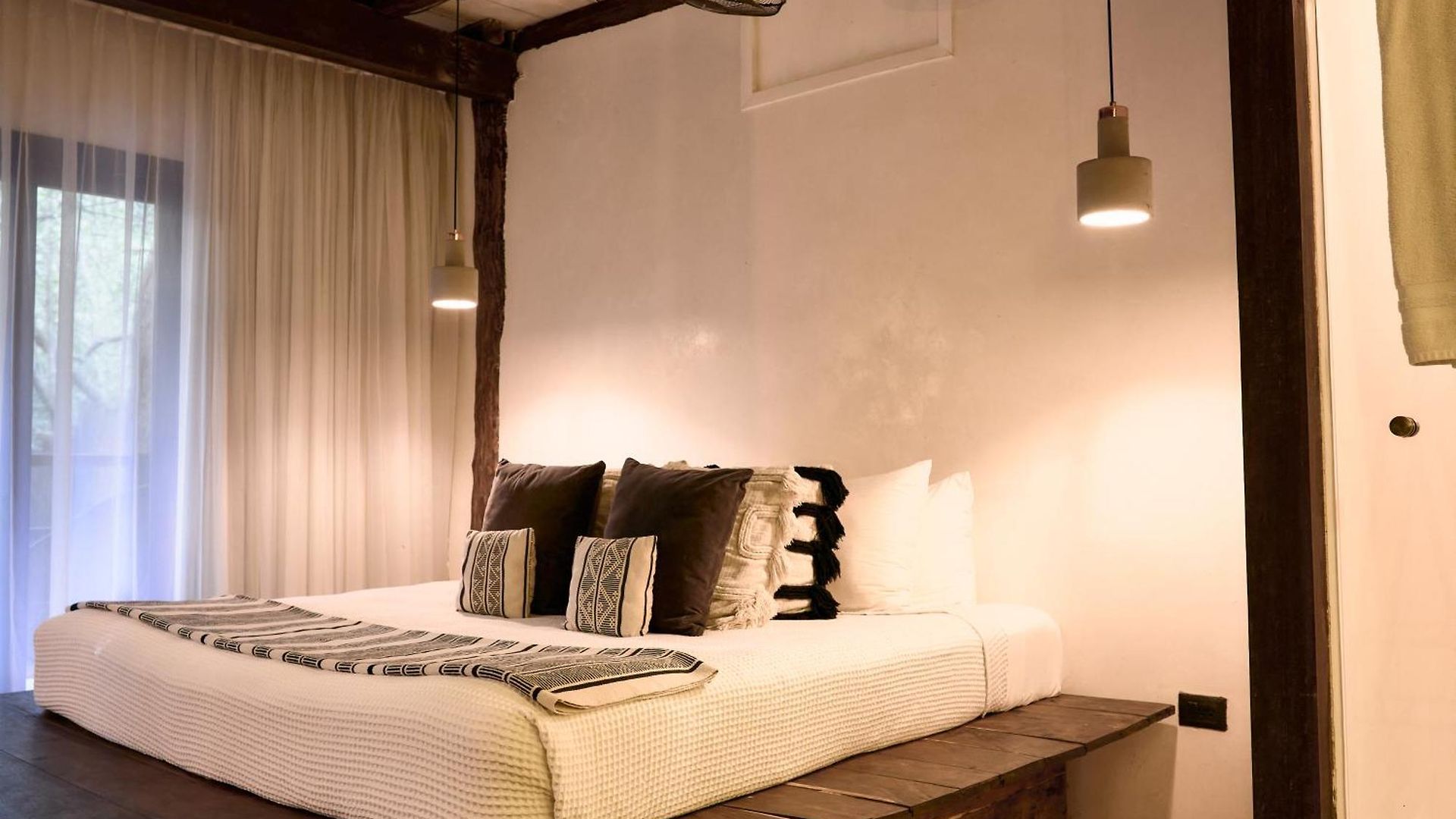 Amor Rooms 2*