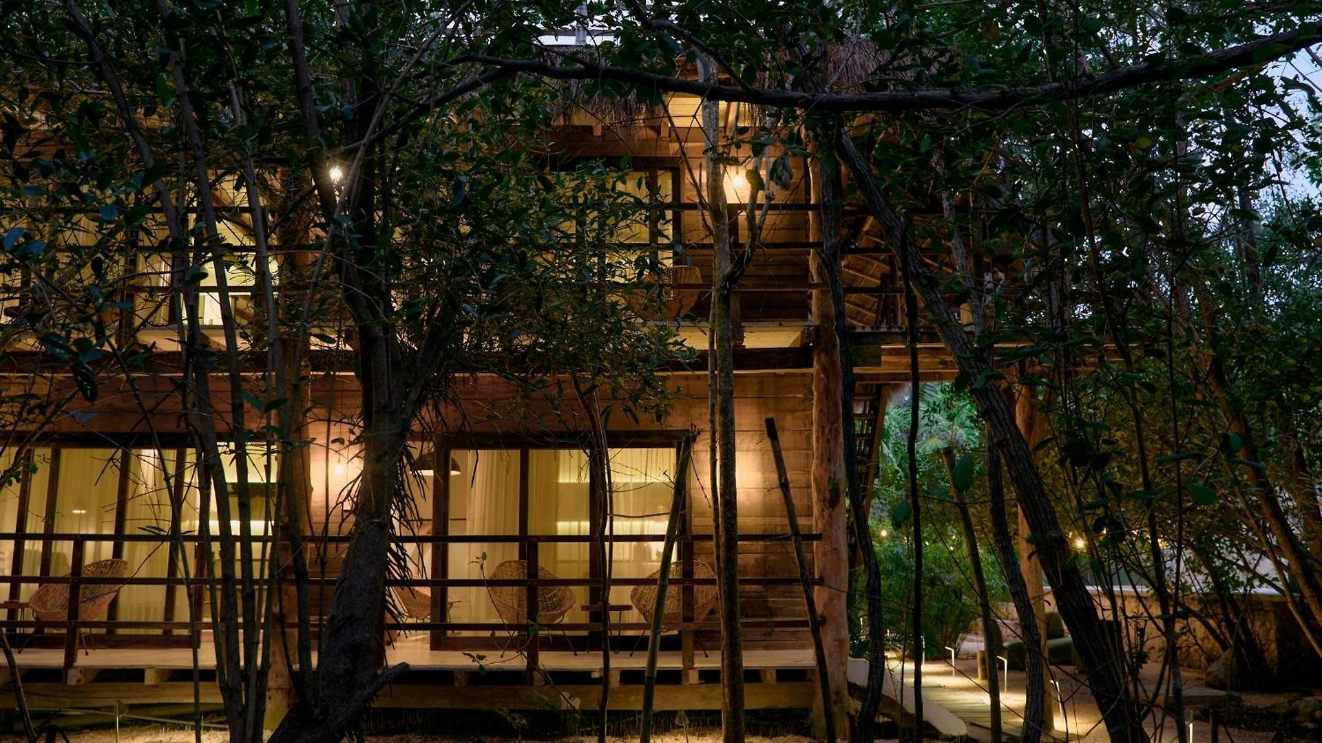 Hotel Amor Rooms
