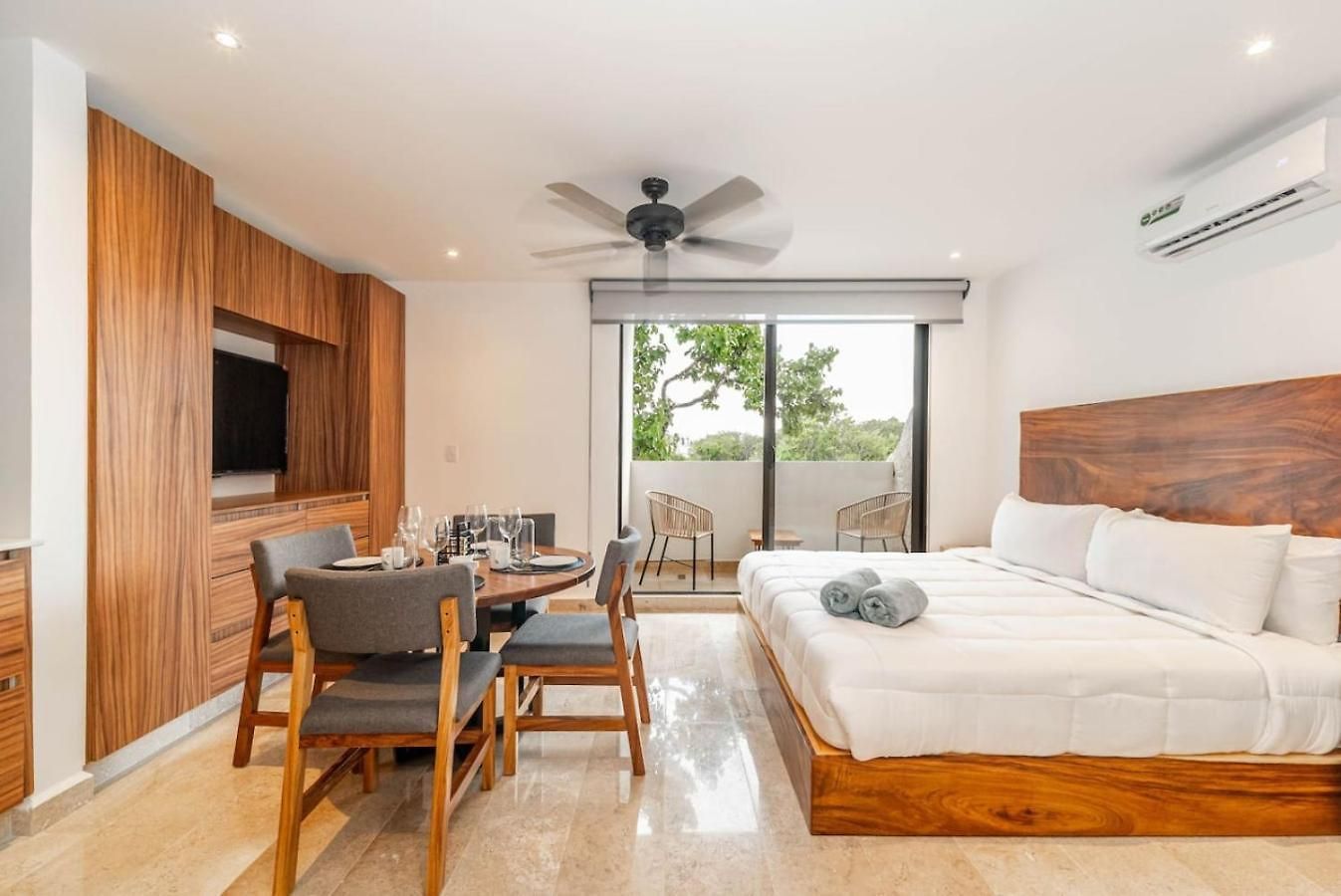 Holiday home King With Private Balcony, Gym, Rooftop Pool