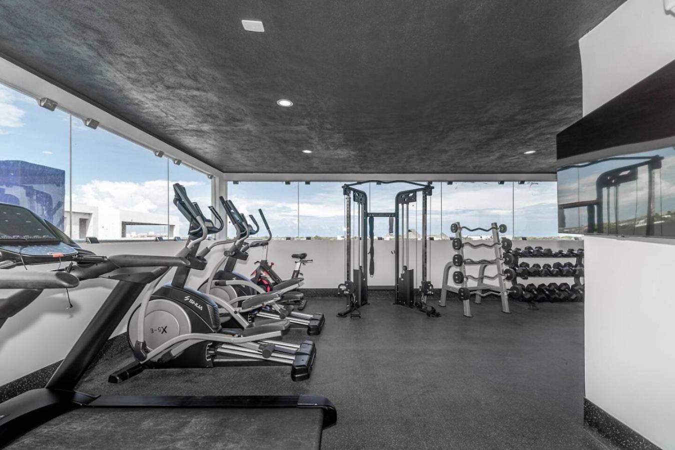King With Private Balcony, Gym, Rooftop Pool Сasa de vacaciones