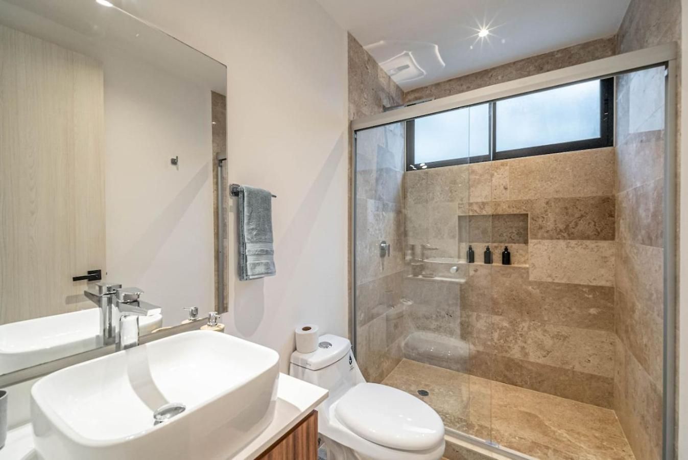 Сasa de vacaciones King With Private Balcony, Gym, Rooftop Pool