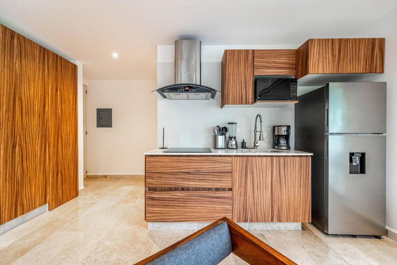 King With Private Balcony, Gym, Rooftop Pool Сasa de vacaciones *