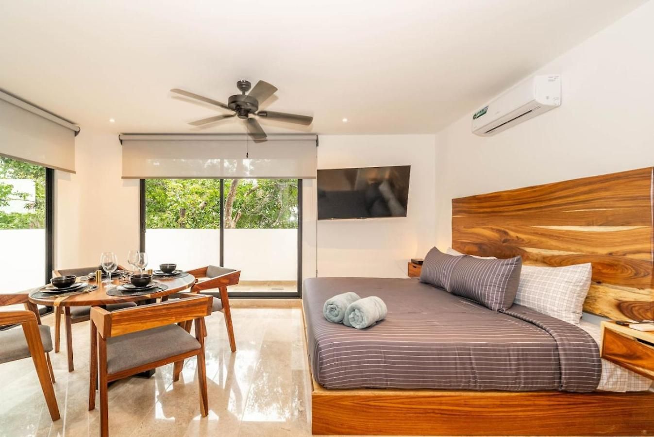 King With Private Balcony, Gym, Rooftop Pool Сasa de vacaciones