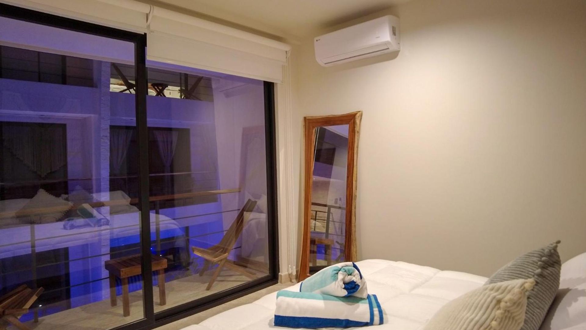 Akua 17 2br Rooftop Pool & Gym