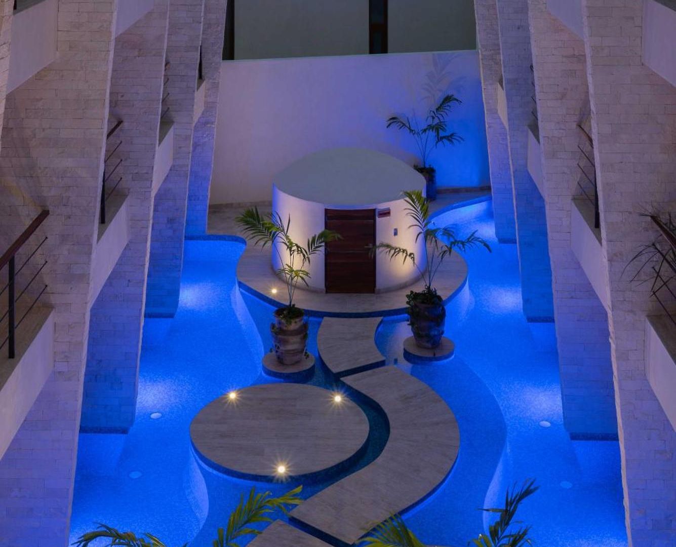 Akua 17 2br Rooftop Pool & Gym