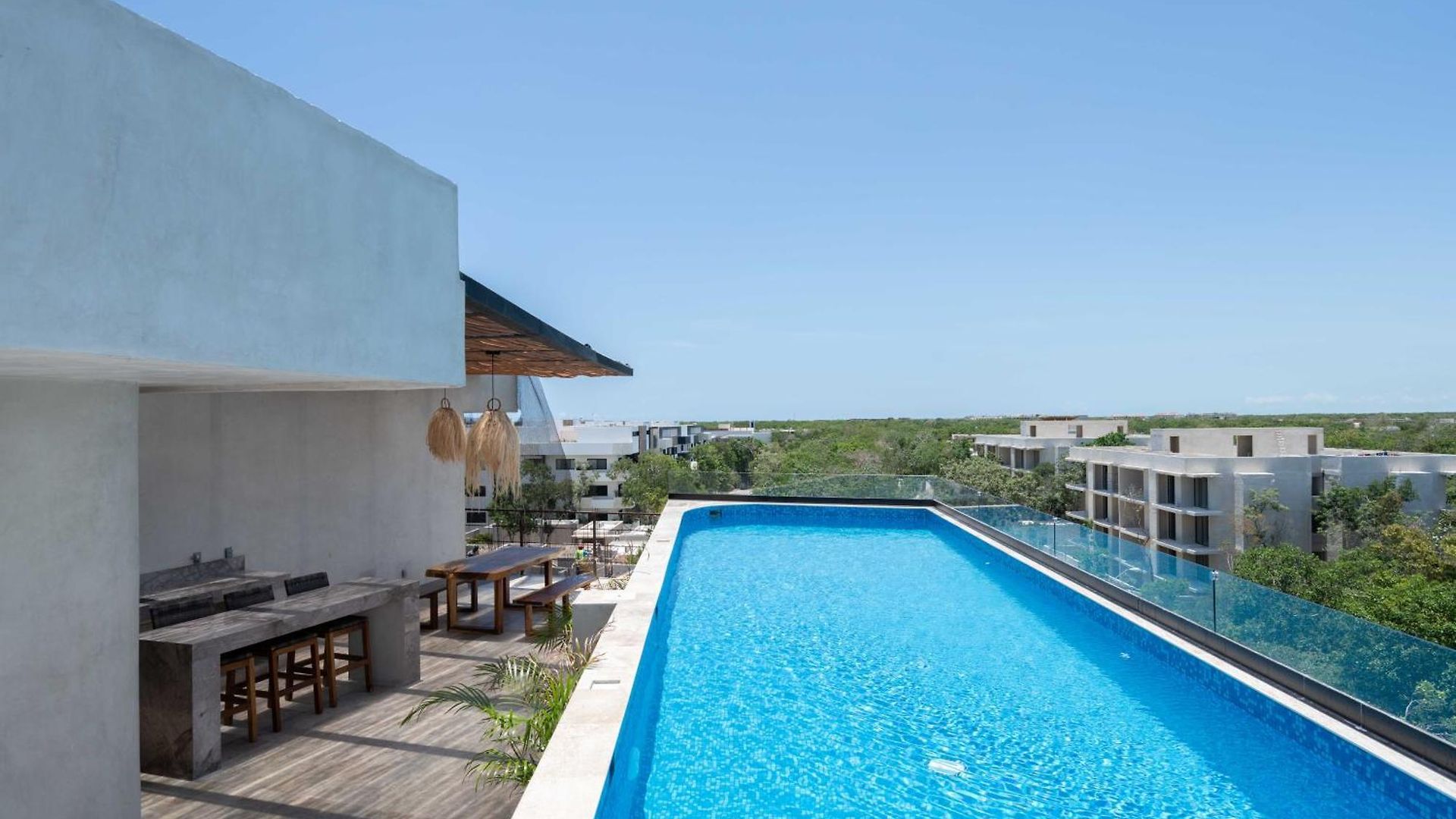 Akua 17 2br Rooftop Pool & Gym Aparthotel