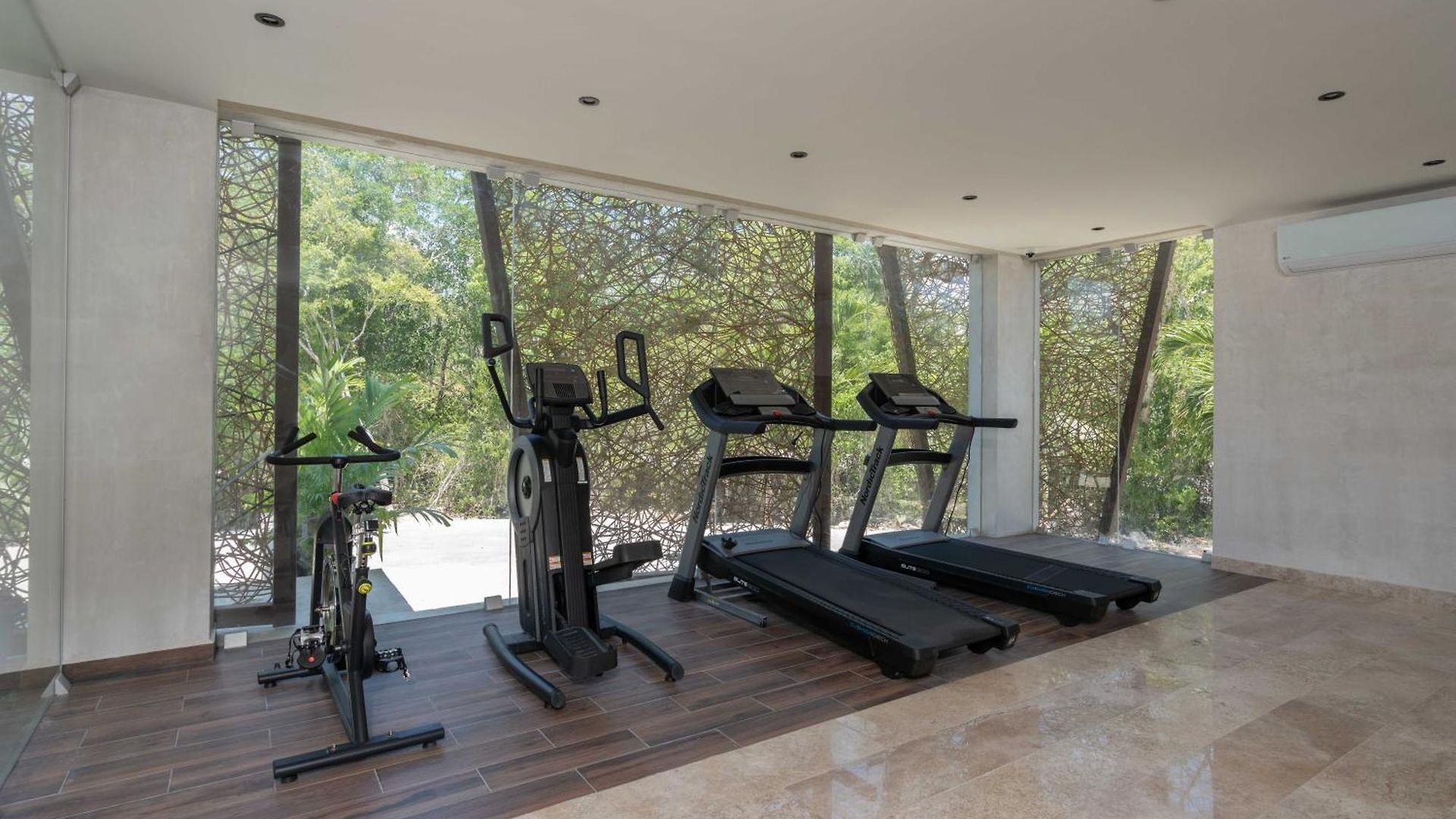 Akua 17 2br Rooftop Pool & Gym Tulum