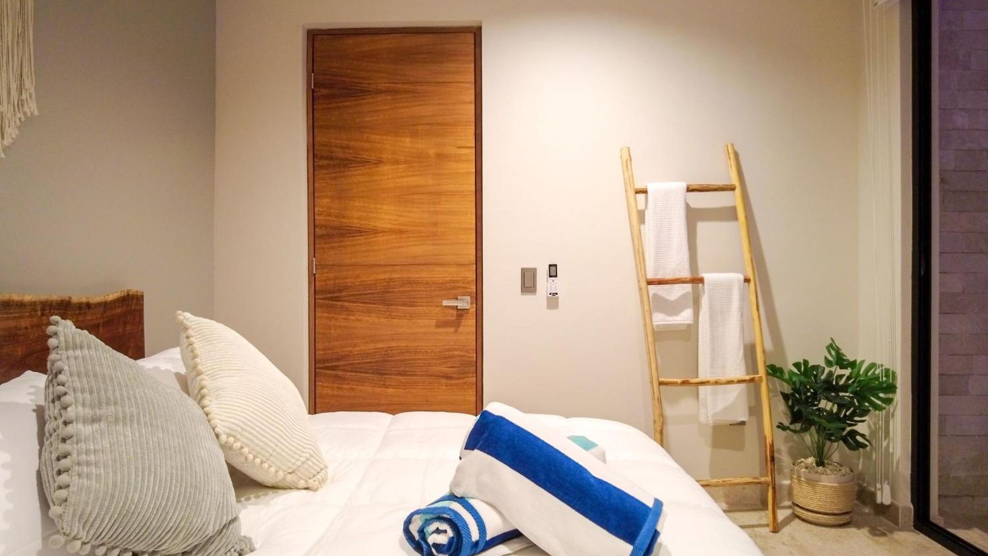 Akua 17 2br Rooftop Pool & Gym