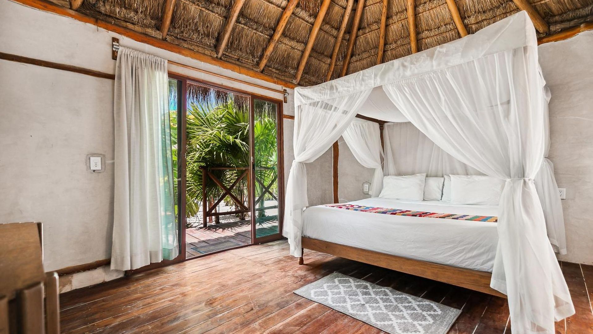 Hotel Xhule 4*