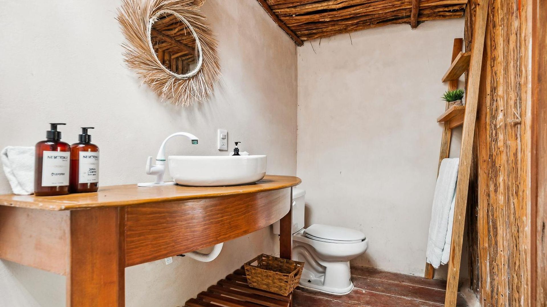 Hotel Xhule 4*