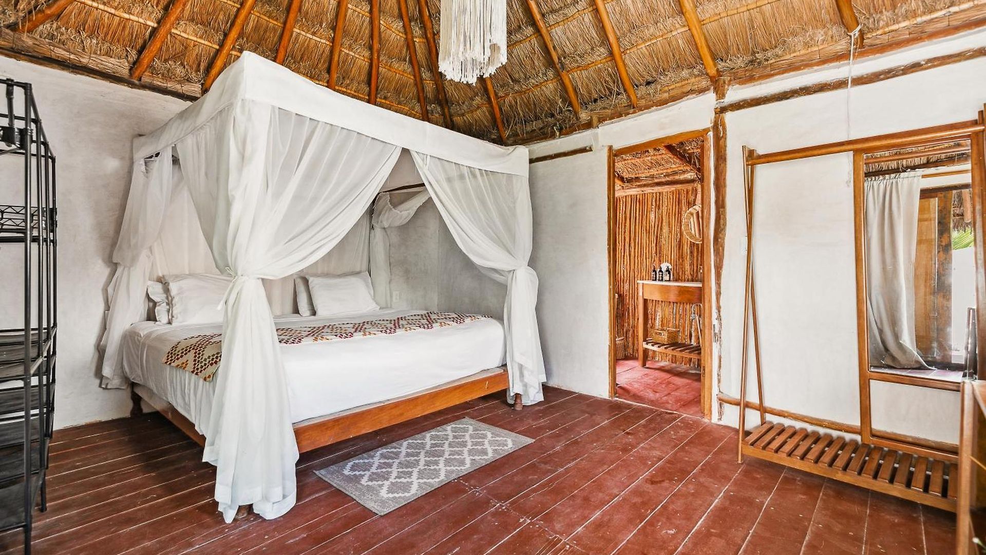 Hotel Xhule 4*
