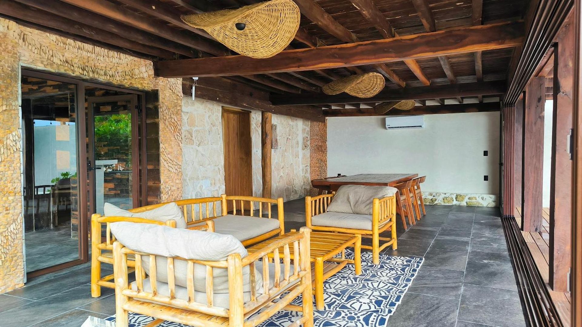 Villa Casa Aakbal Private Fron Sea Location