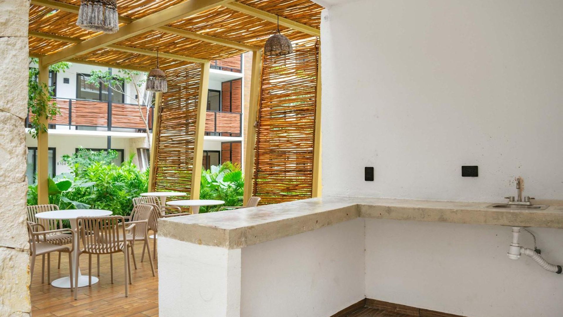 Pool & Rooftop In 2 Bedrooms Apartment *