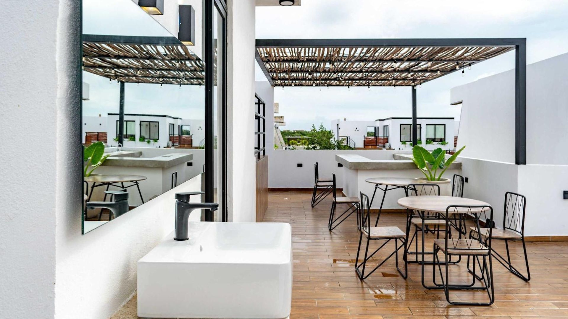 Apartment Pool & Rooftop In 2 Bedrooms *