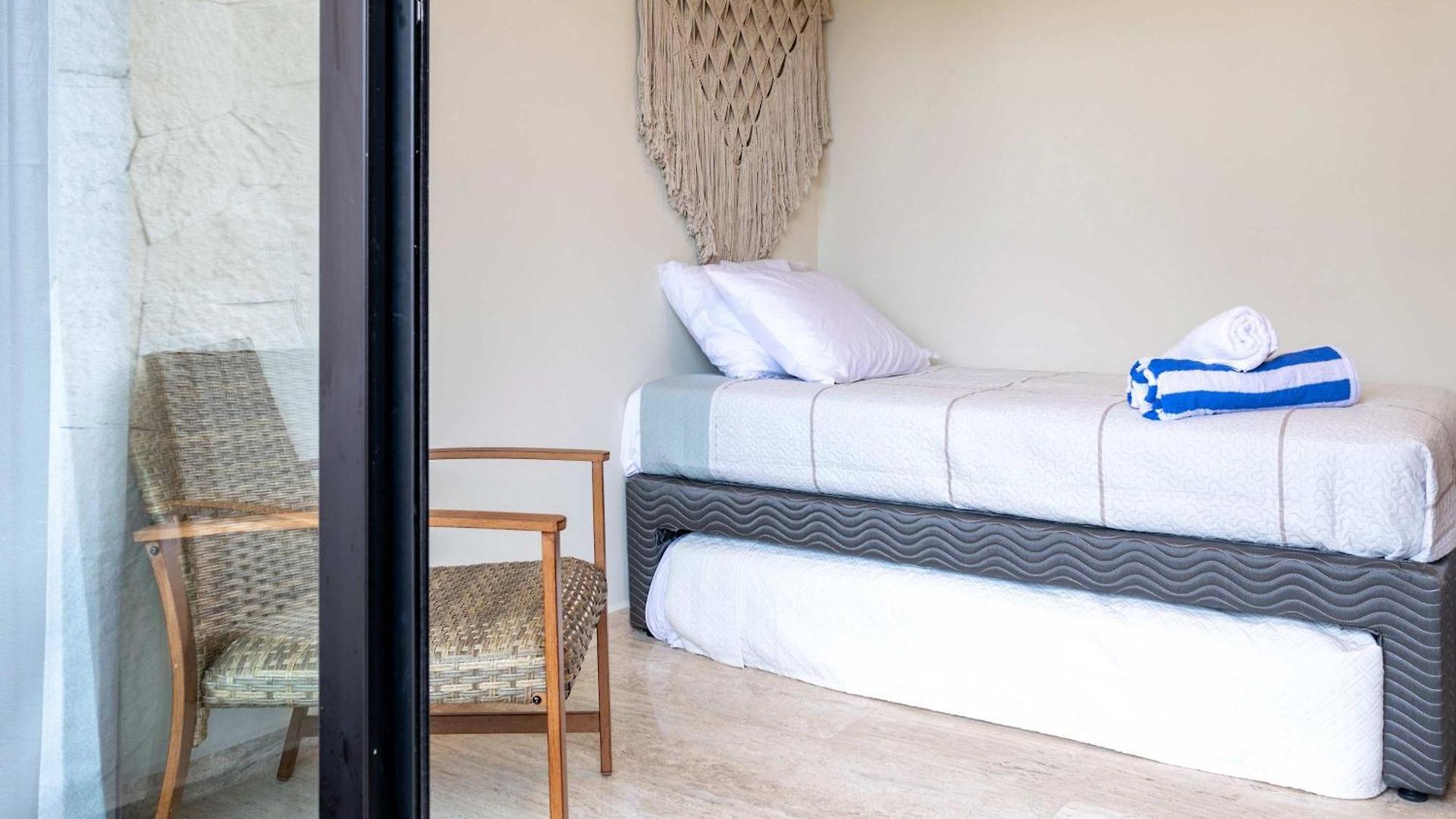 Apartment Pool & Rooftop In 2 Bedrooms *