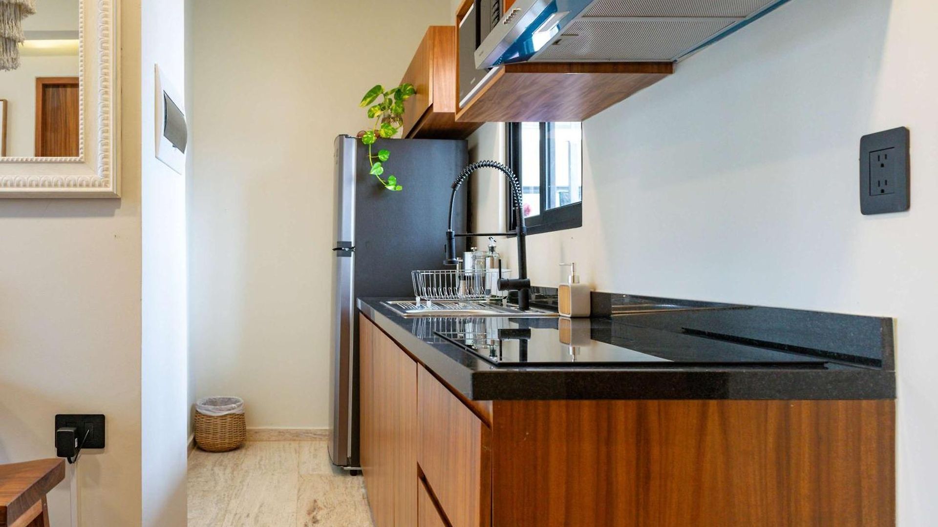 Pool & Rooftop In 2 Bedrooms Apartment