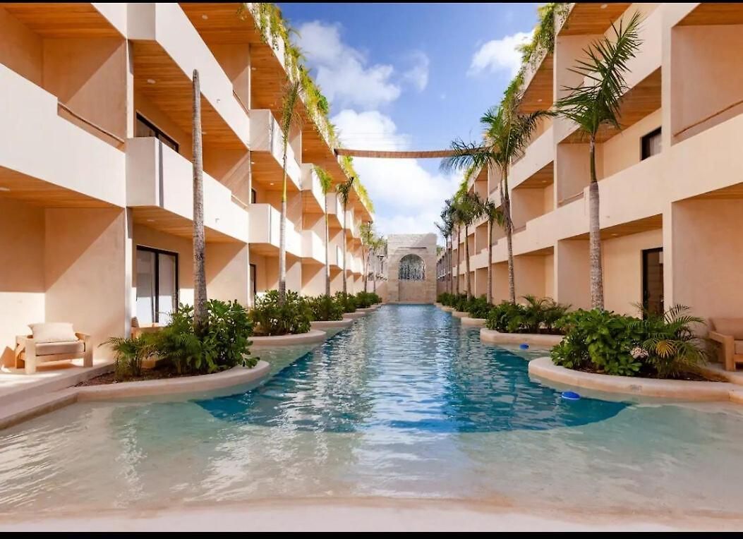 Cocay Lofts 108 Swim Up Apartment